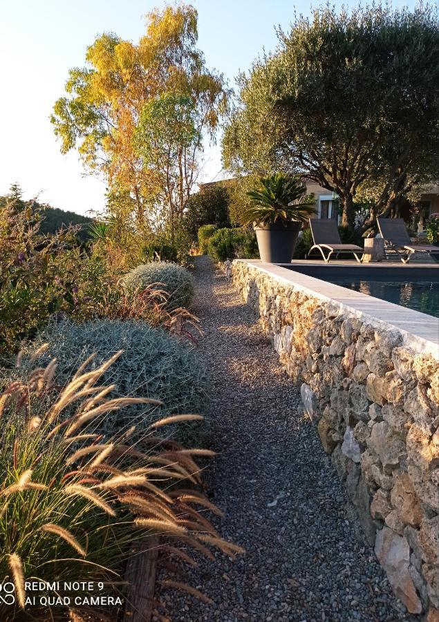 Castel'Lodge Le Beausset Exterior photo