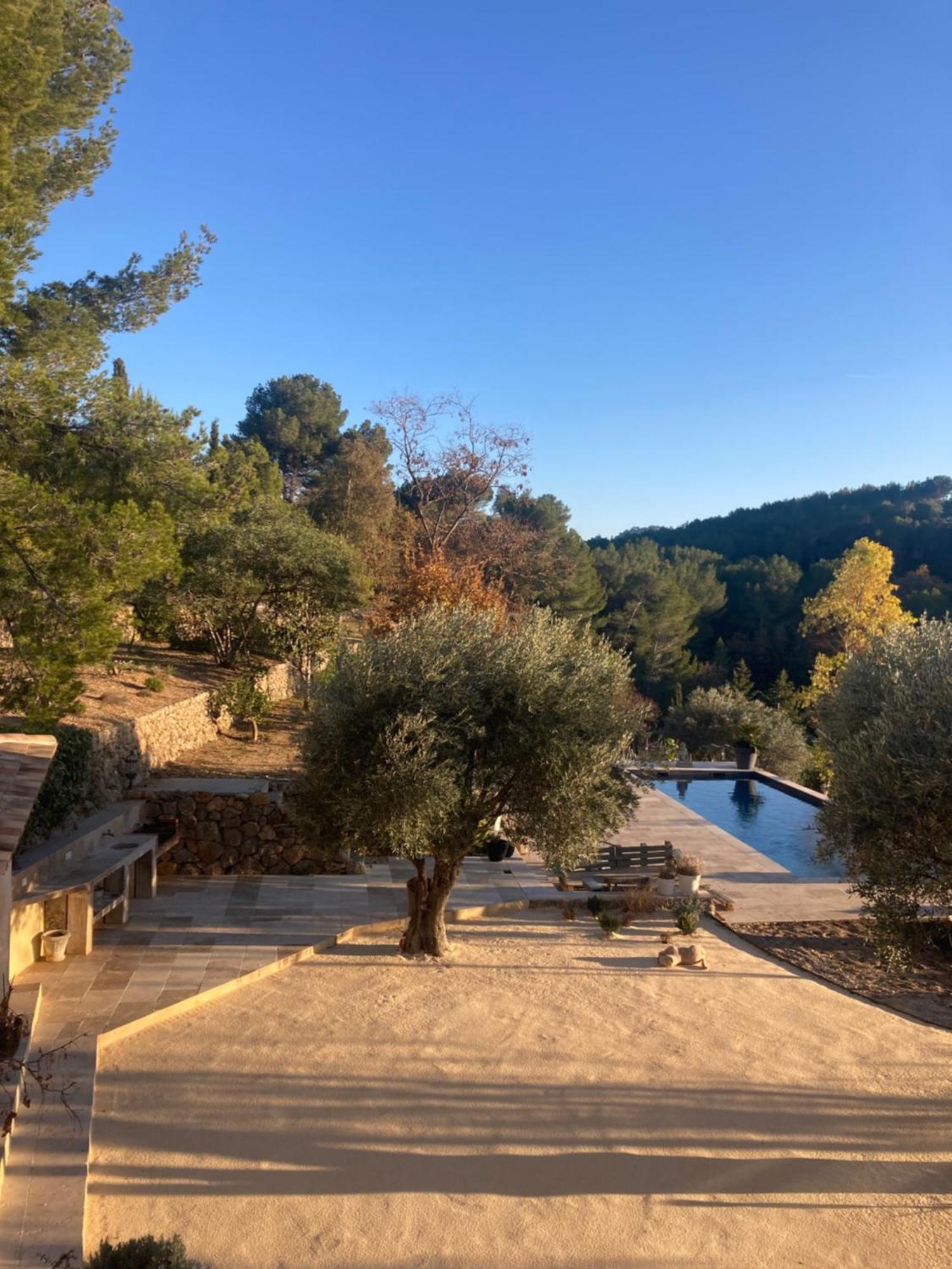 Castel'Lodge Le Beausset Exterior photo